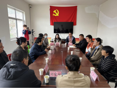 藝術(shù)設(shè)計(jì)學(xué)院學(xué)生黨支部赴萊蕪青合村開展主題黨日暨文化藝術(shù)交流活動(dòng)