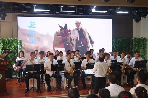 高雅藝術(shù)潤童心，管樂之聲傳校園——榆林學(xué)院管樂團(tuán)走進(jìn)高新二小藝術(shù)交流活動(dòng)側(cè)記